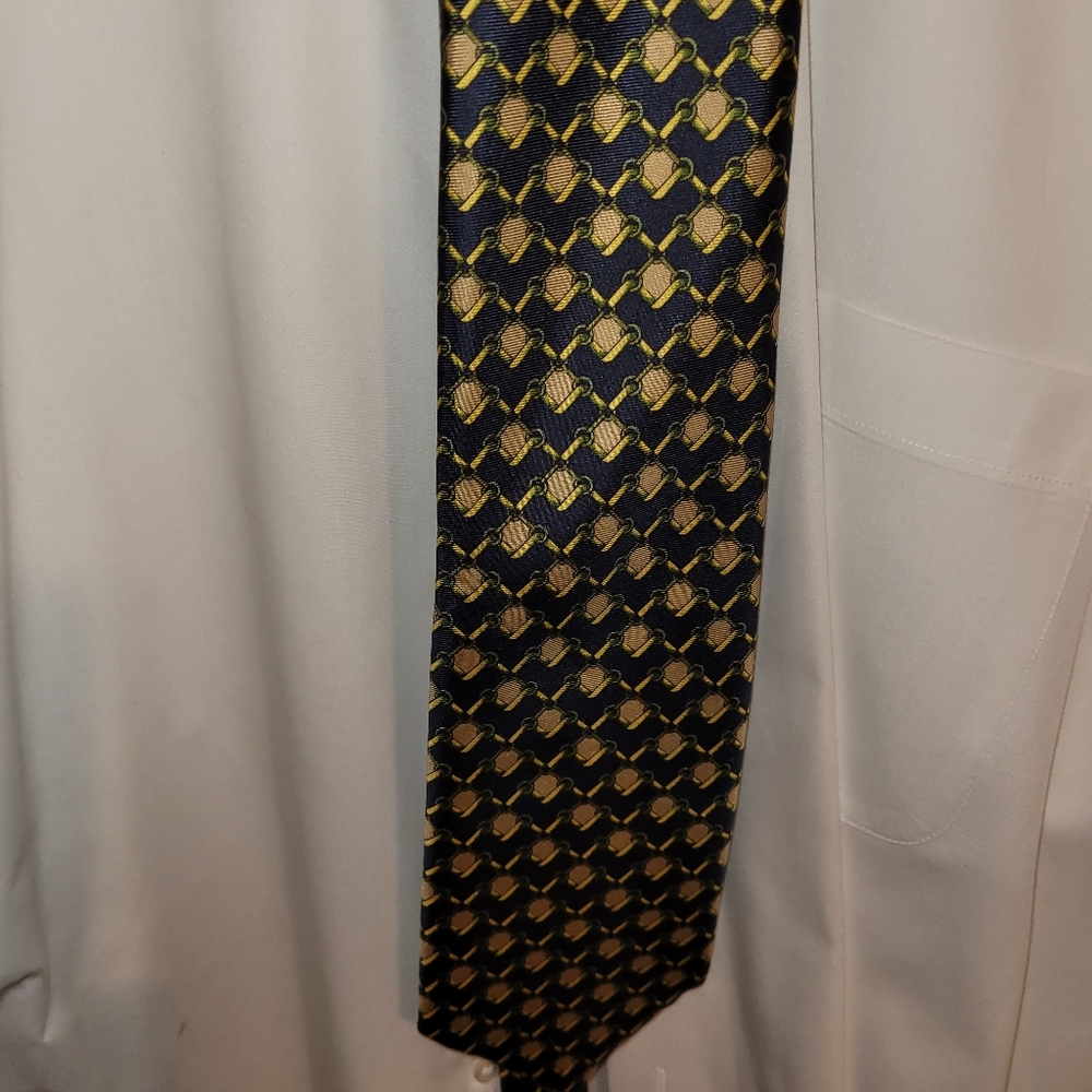 Attractive men's necktie